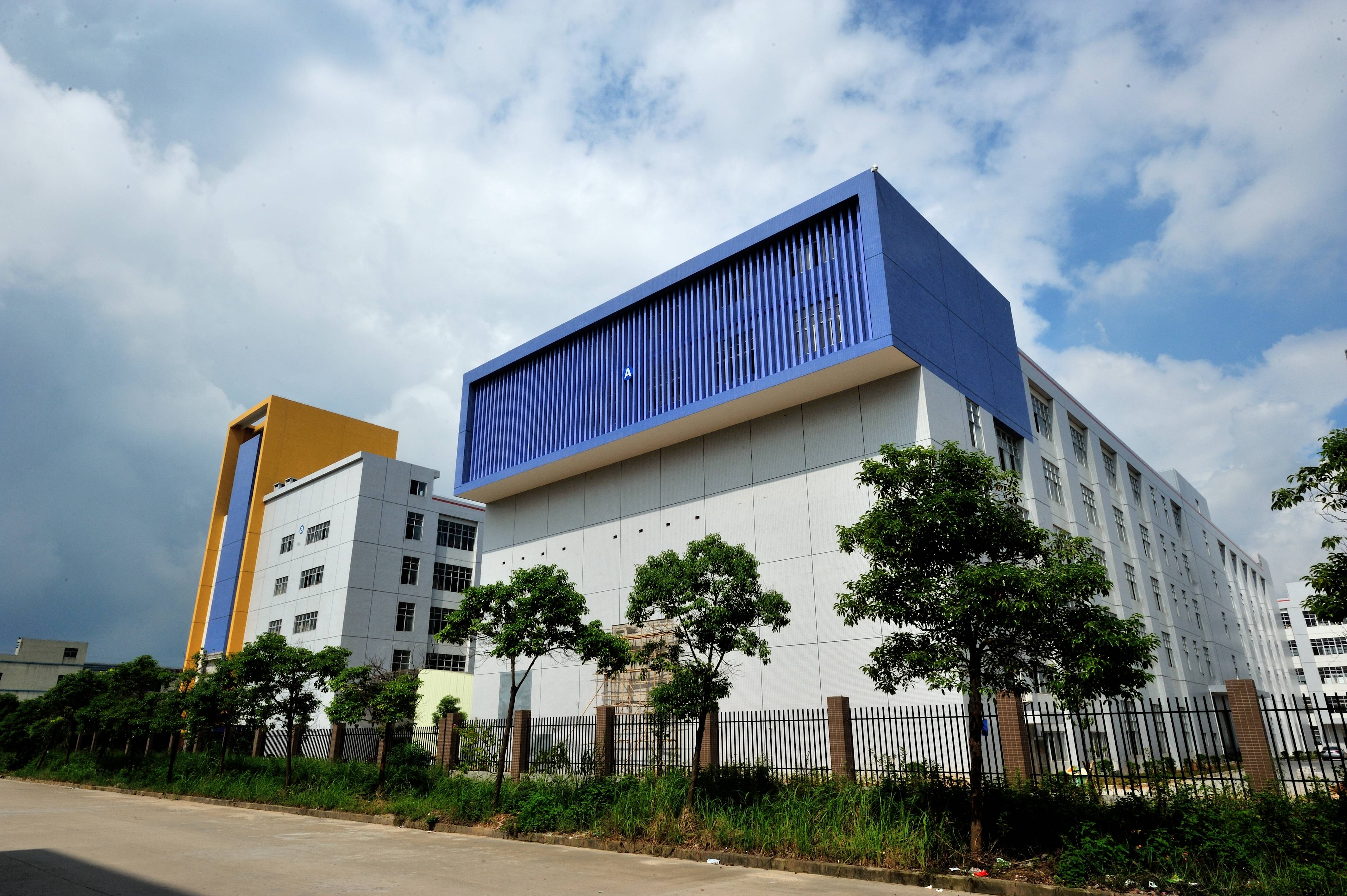 排行靠前的深圳裝修公司精心設(shè)計(jì)_現(xiàn)代簡約的廠房室內(nèi)裝修設(shè)計(jì)